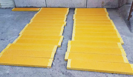 Slip Resistant Grited Surface FRP Stair Treads for Non Slip Steps in High Traffic Areas